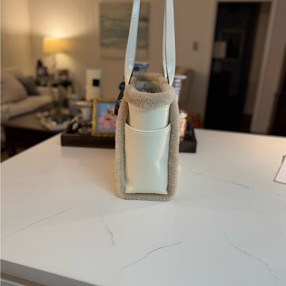 🤍 NWT KATE SPADE CREAM PATENTED LEATHER NEW YORK JETT FAUX SHEARING TOTE! - Picture 7 of 14